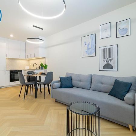 Blue Apartment Ceglana - Free Parking - Self Check-In คาโตวีตเซ ภายนอก รูปภาพ