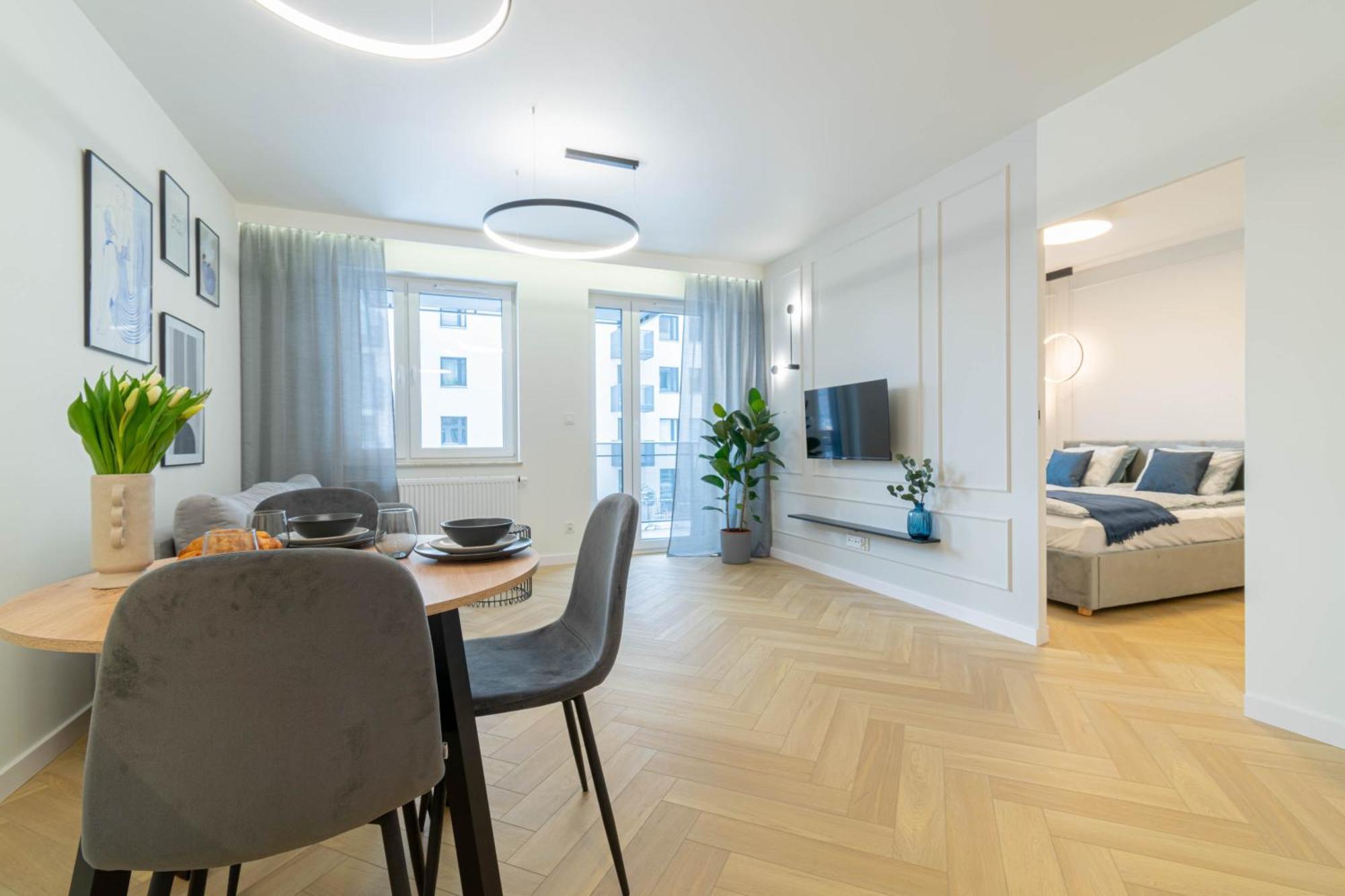 Blue Apartment Ceglana - Free Parking - Self Check-In คาโตวีตเซ ภายนอก รูปภาพ