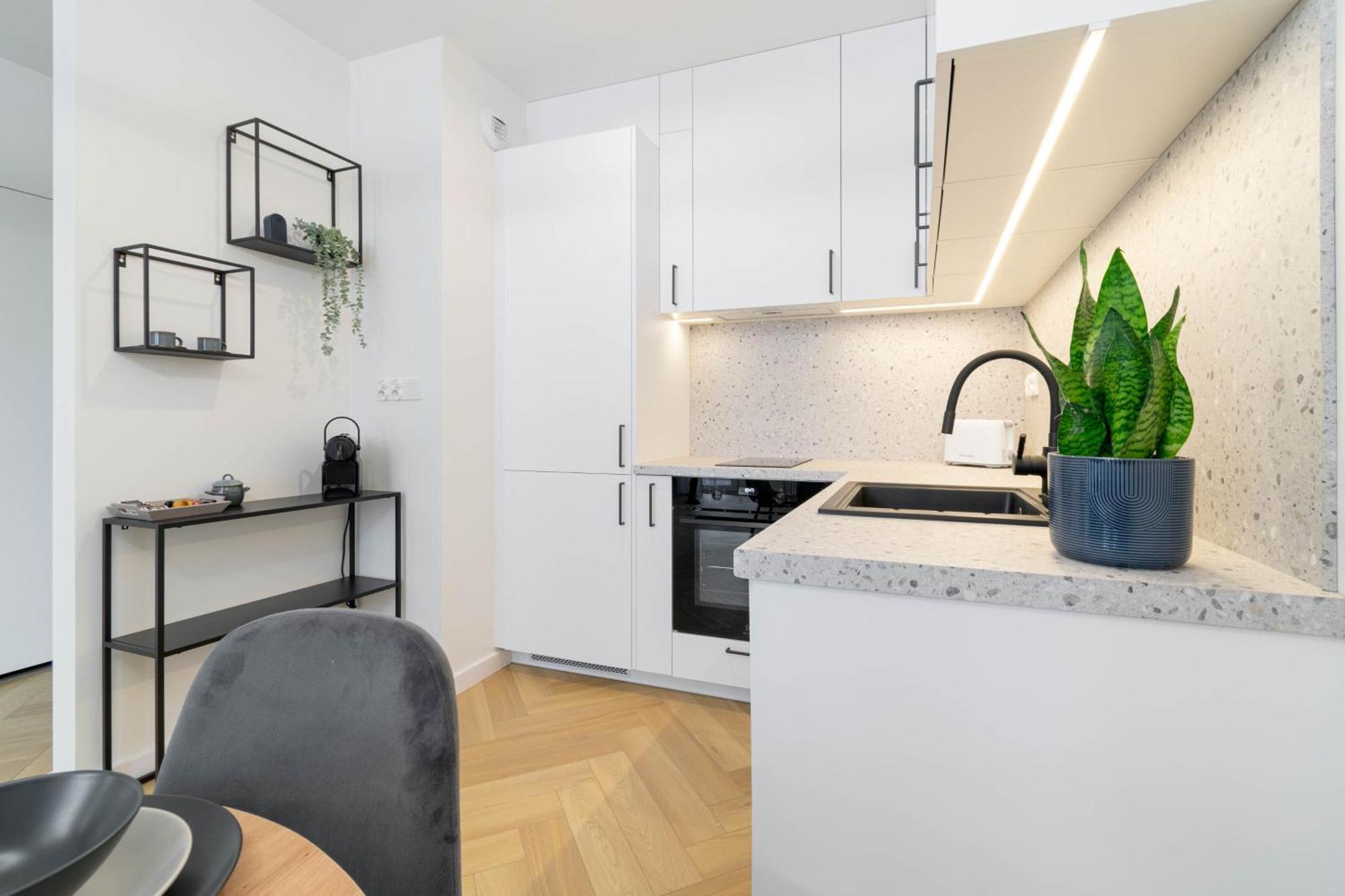 Blue Apartment Ceglana - Free Parking - Self Check-In คาโตวีตเซ ภายนอก รูปภาพ