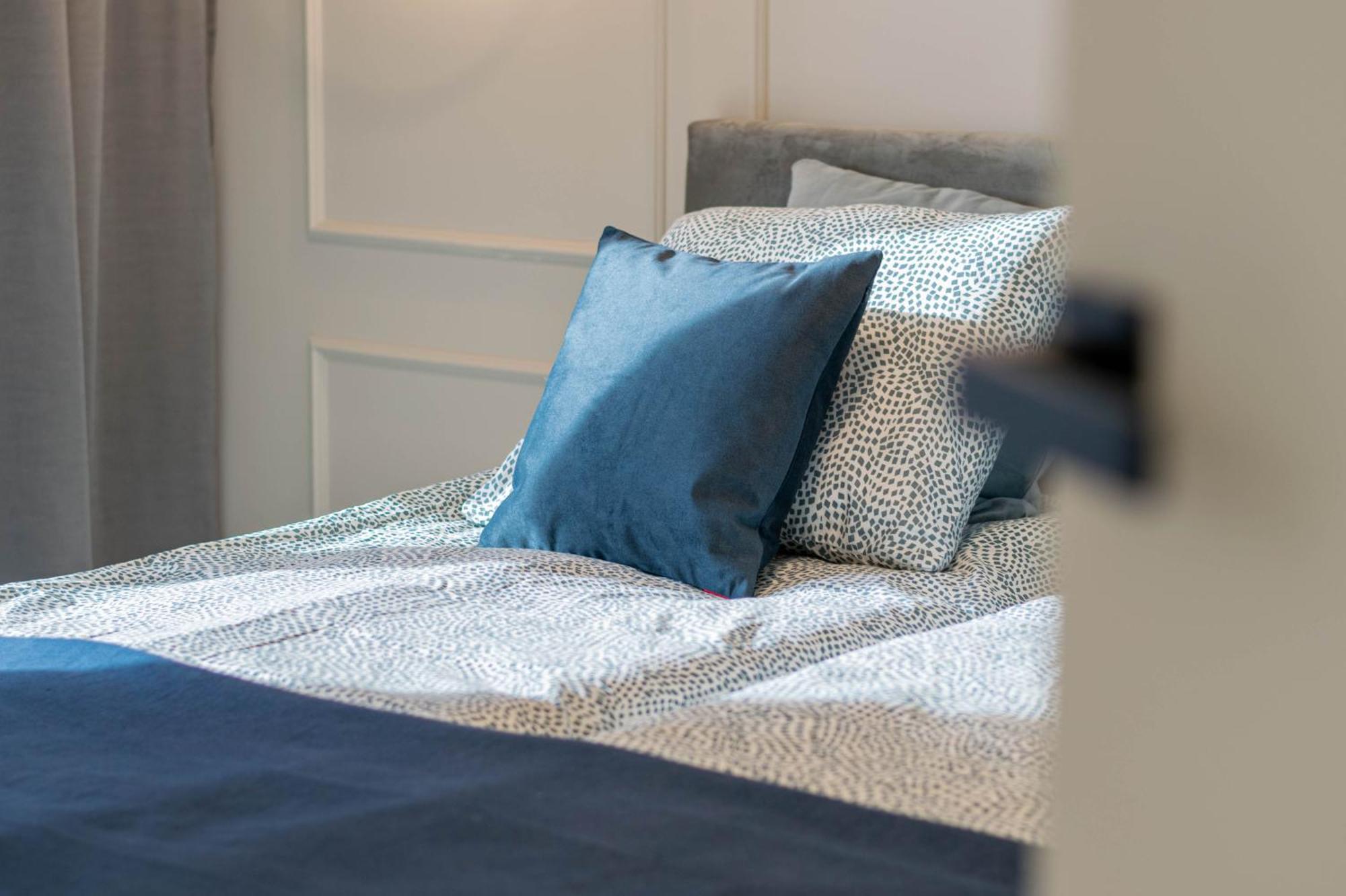 Blue Apartment Ceglana - Free Parking - Self Check-In คาโตวีตเซ ภายนอก รูปภาพ