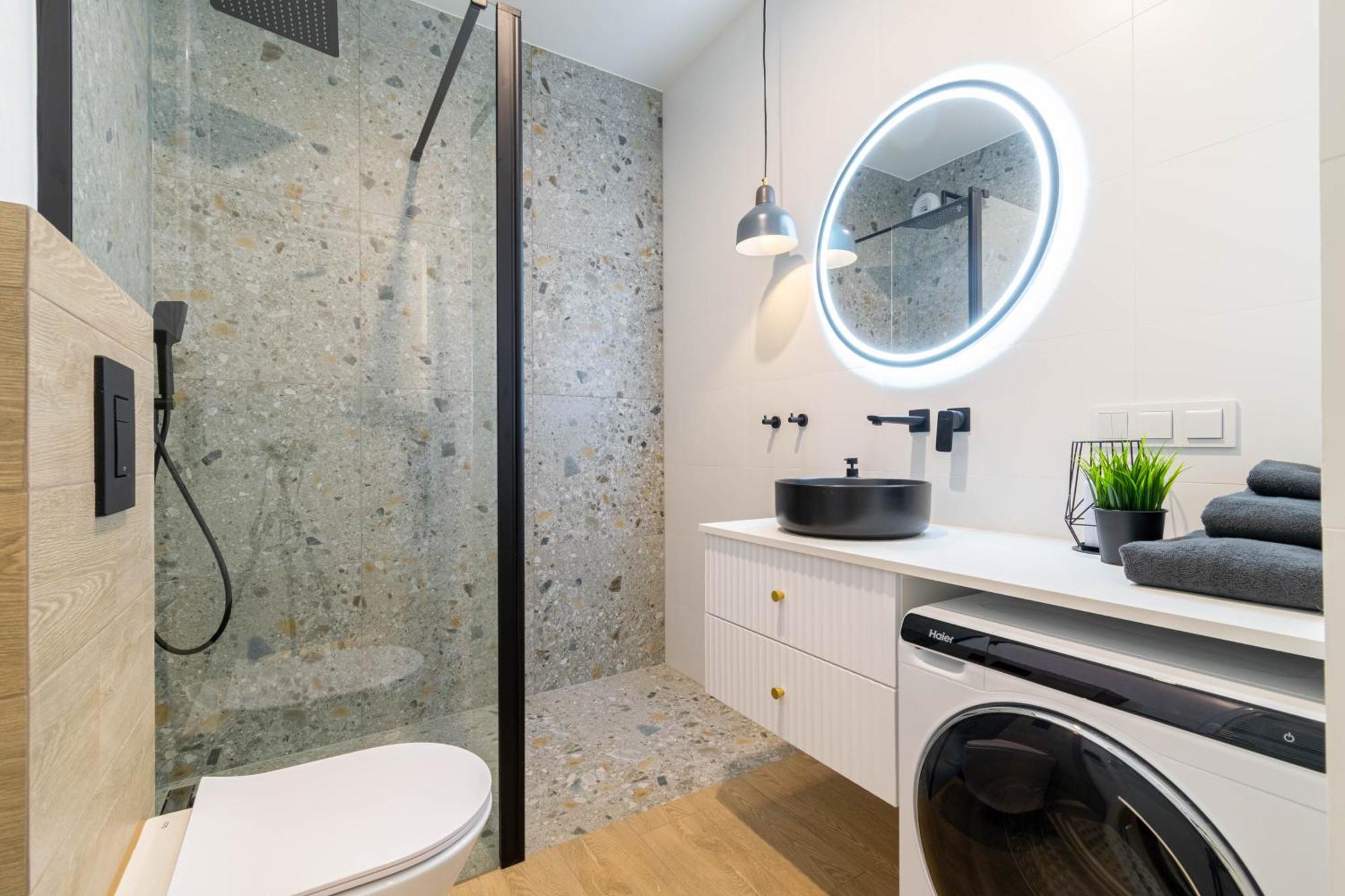 Blue Apartment Ceglana - Free Parking - Self Check-In คาโตวีตเซ ภายนอก รูปภาพ